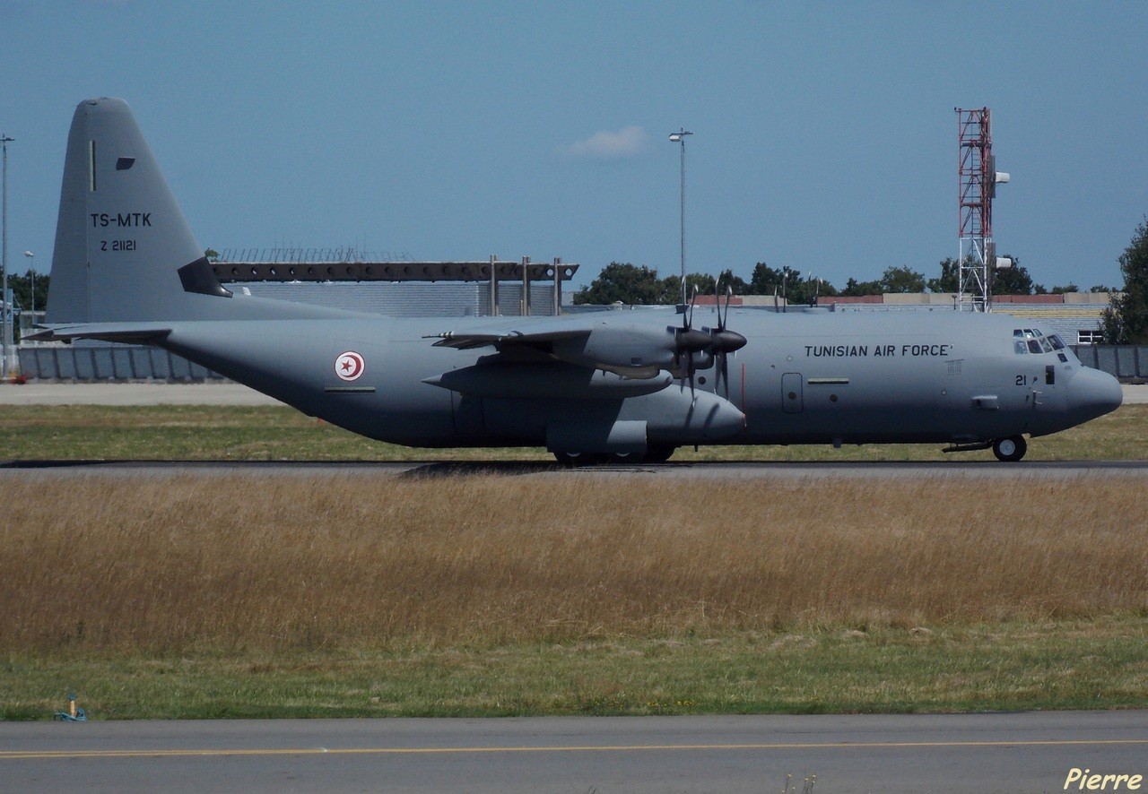 Tunisian Air Force Lockheed Martin C-130J-30 TS-MTK & Divers le 10.07.14 B85a2d