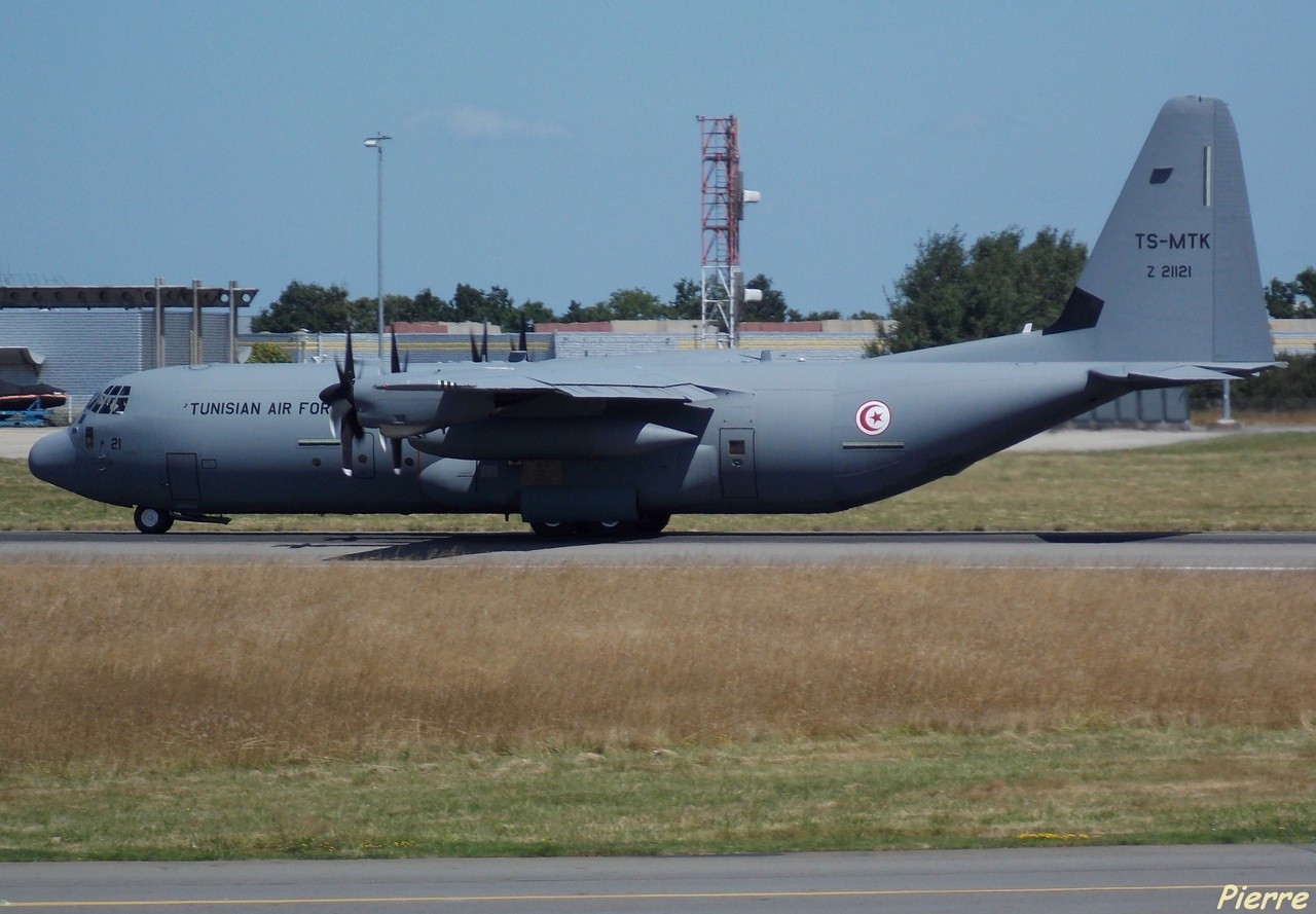 Tunisian Air Force Lockheed Martin C-130J-30 TS-MTK & Divers le 10.07.14 C9326d