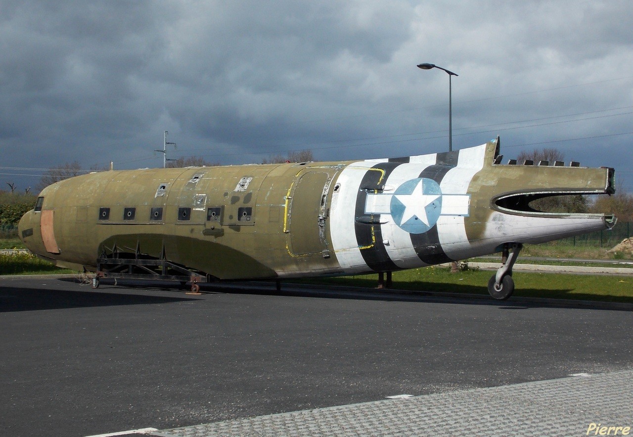 Douglas C-47B Dakota 44-77047 / G-AMSN - Page 2 B3j9