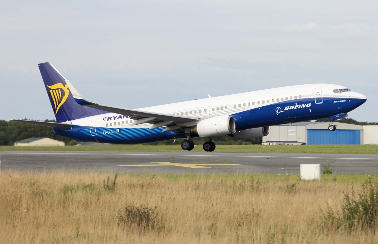 Boeing 737-8AS Ryanair EI-DCL (Dreamliner Livery) Le 09.08.14 - Page 2 454LW9