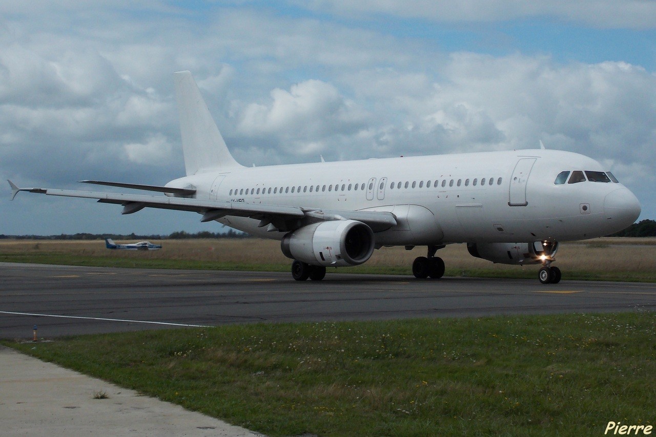 Airbus A320 LY-VEO + Embraer 145 F-HAFS et divers le 28.08.14 - Page 2 UTIeTj