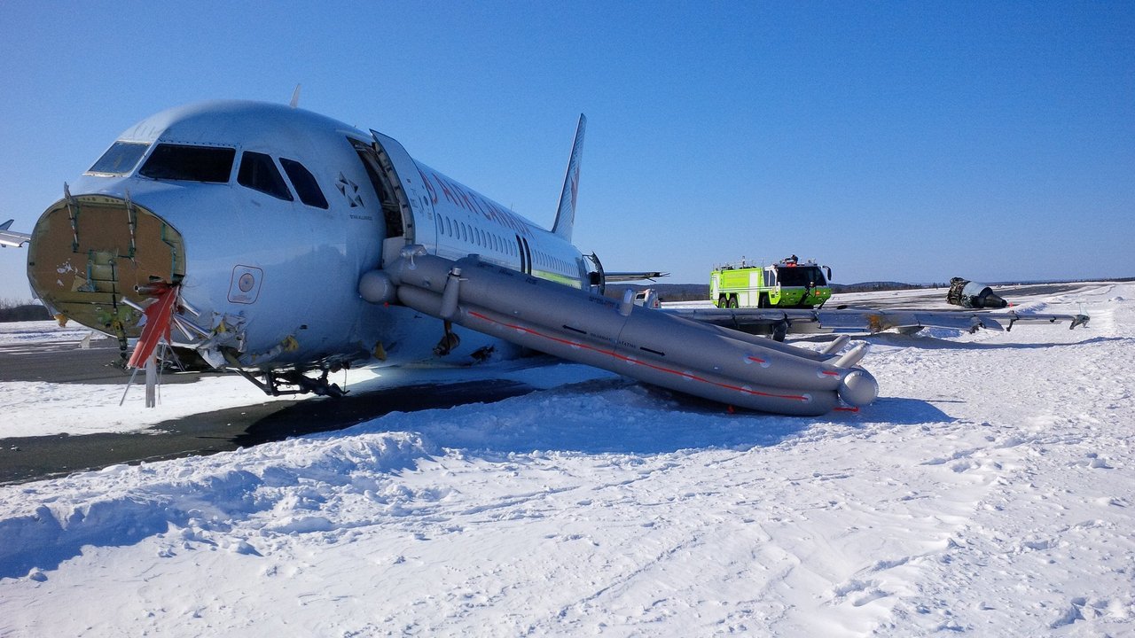 [accident 2015] Sortie de piste a l'atterrisage A320 air canada C-FTJP OvPWTX