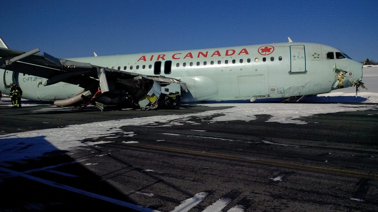 [accident 2015] Sortie de piste a l'atterrisage A320 air canada C-FTJP 9vDNL2