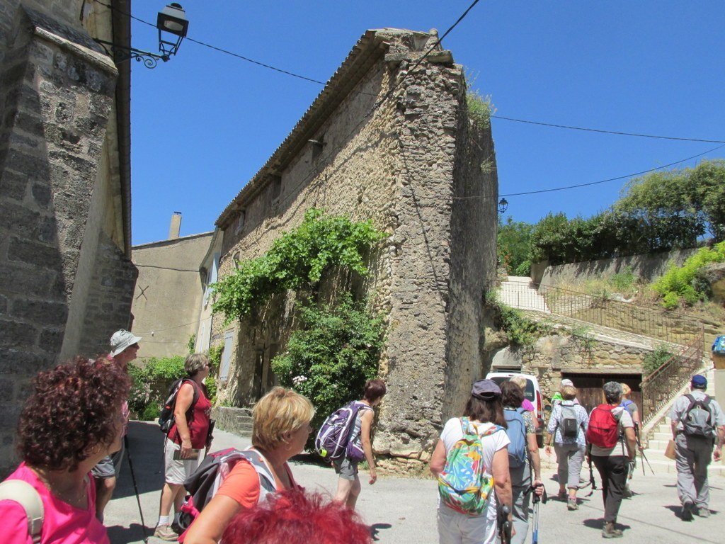 Cucuron - Jeudi matin 18 juin 2015 PogDkj