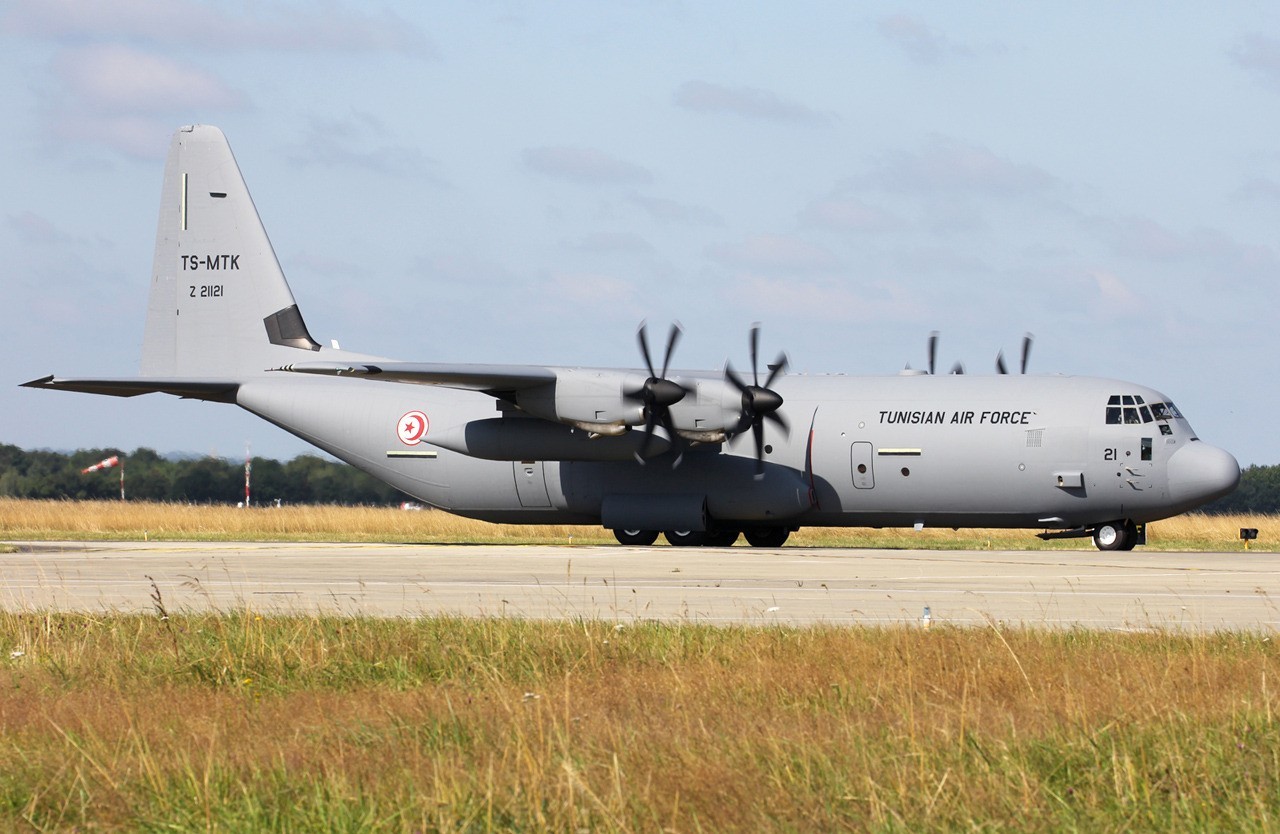 Tunisian Air Force Lockheed Martin C-130J-30 TS-MTK & Divers le 10.07.14 A57d60