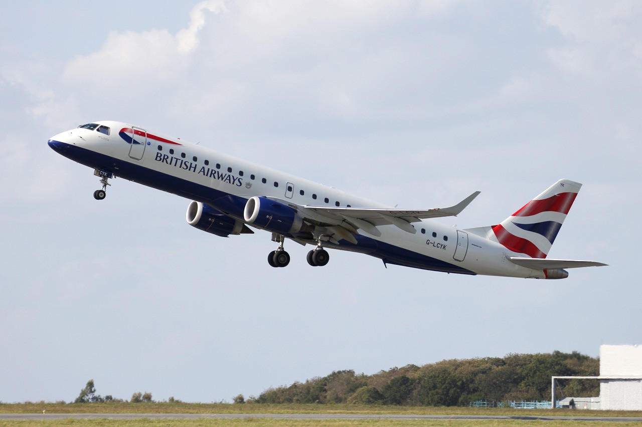 Embraer ERJ-190SR BA CityFlyer G-LCYK + Divers Le 09.10.14 U8M0Mm