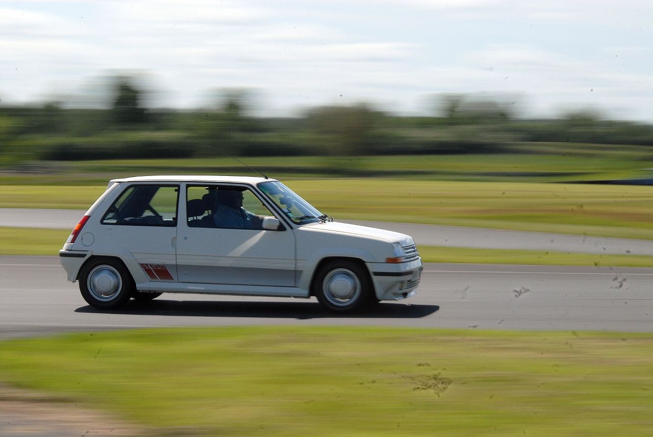 Les 30 ans de la Super 5 GT Turbo à La Châtre HWy9ca