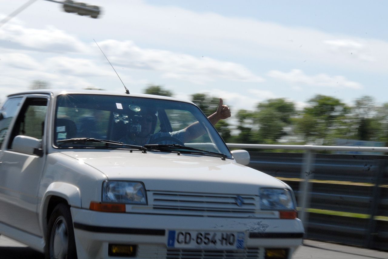 Les 30 ans de la Super 5 GT Turbo à La Châtre RoIWbJ