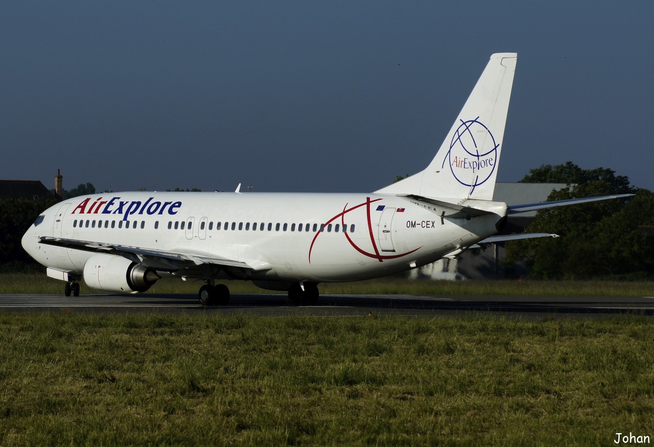 Boeing 737-436 Air Explore OM-CEX & Embraer 135LR Eastern Airways G-CGMB + Divers 17.05.14 - Page 2 Co7u