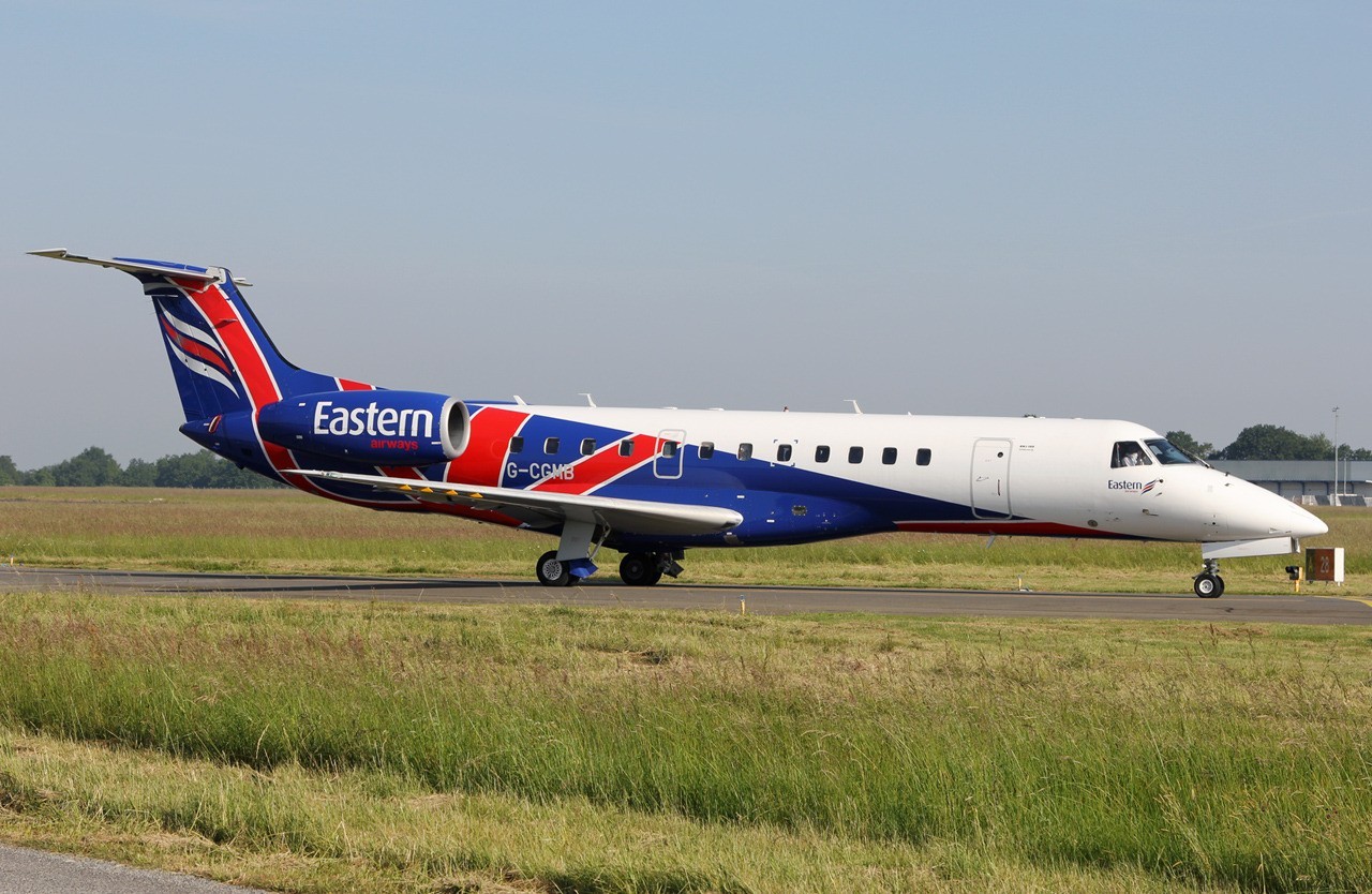 Boeing 737-436 Air Explore OM-CEX & Embraer 135LR Eastern Airways G-CGMB + Divers 17.05.14 - Page 2 Yf1b