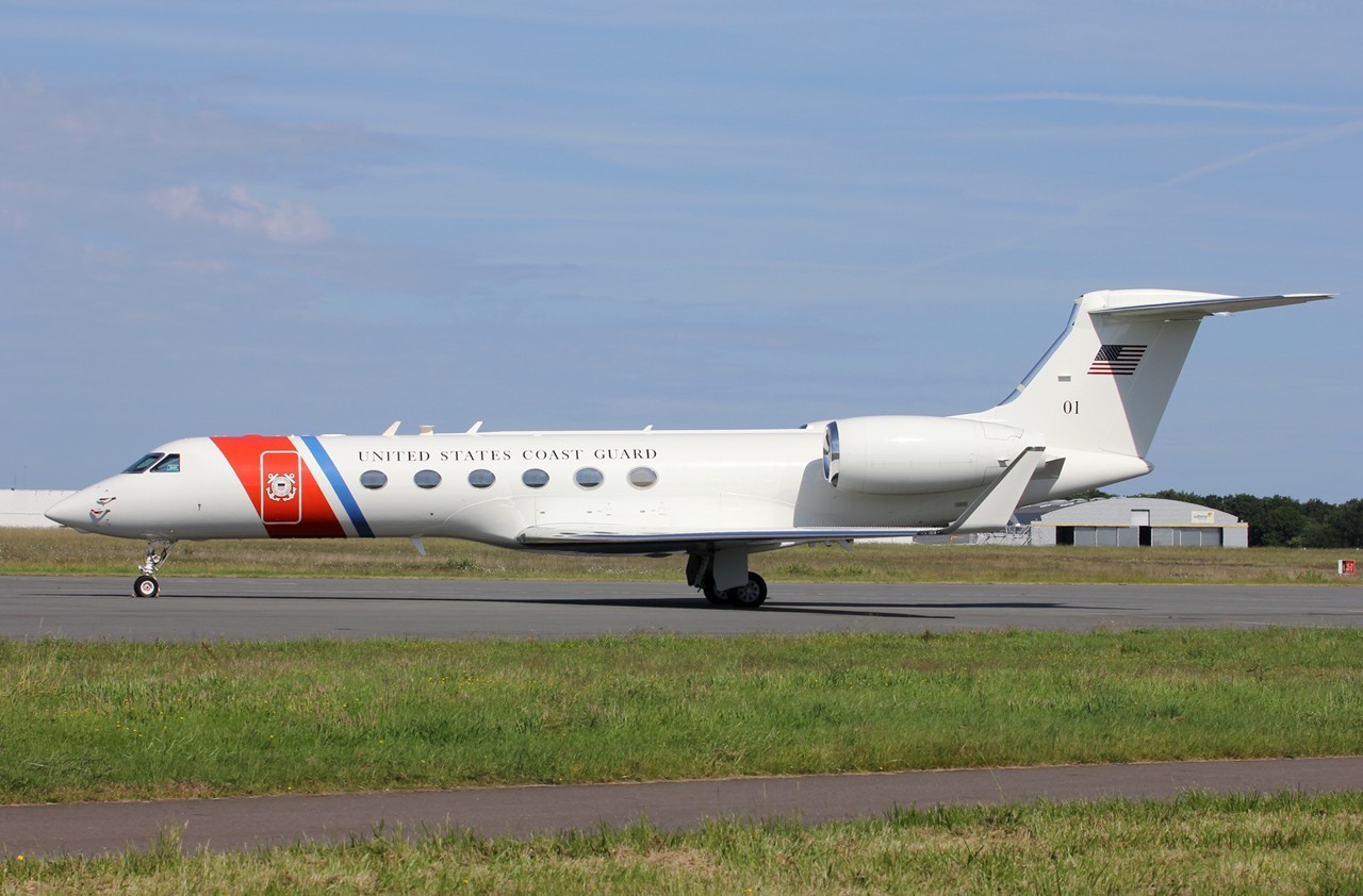 Gulfstream Aerospace C-37A United States Coast Guard 01 + deux Sikorsky H-60 Black Hawk US Army le 06.05.14 D01a