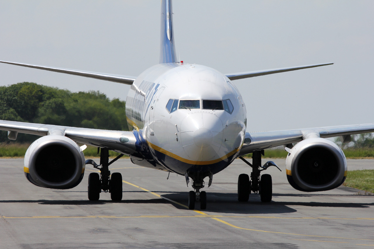 Falcon 7X NetJets Europe CS-DSA  + Boeing 737-8AS Ryanair EI-DPF le 18/05/2014 3rm7