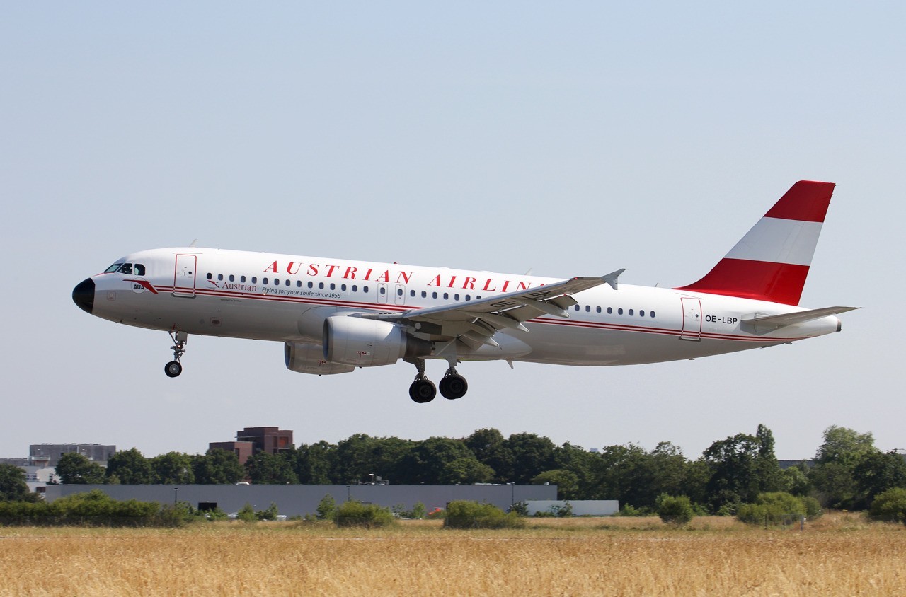 Austrian Airlines OE-LBP & Militaires & Divers le 20.06.14 0o2i