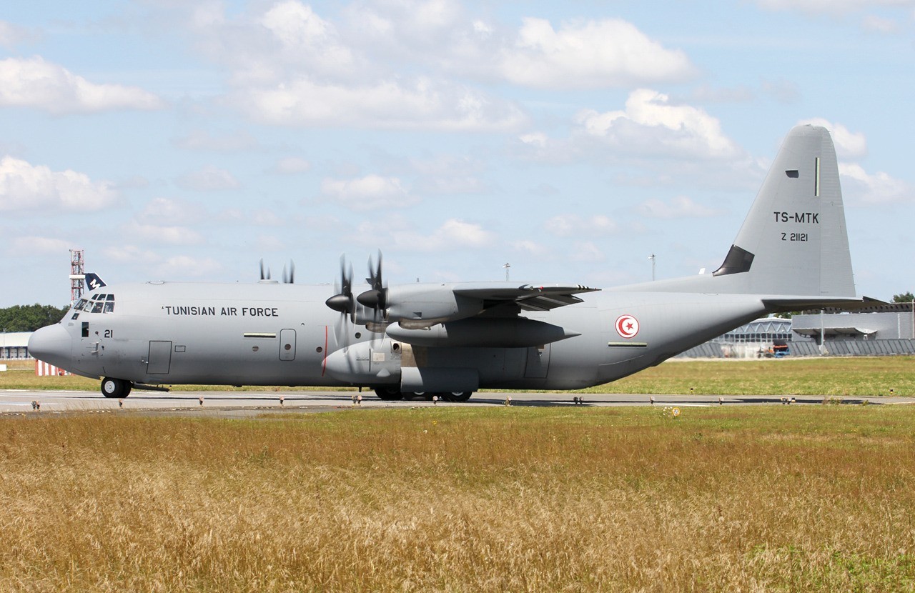 Tunisian Air Force Lockheed Martin C-130J-30 TS-MTK & Divers le 10.07.14 9dc8ac