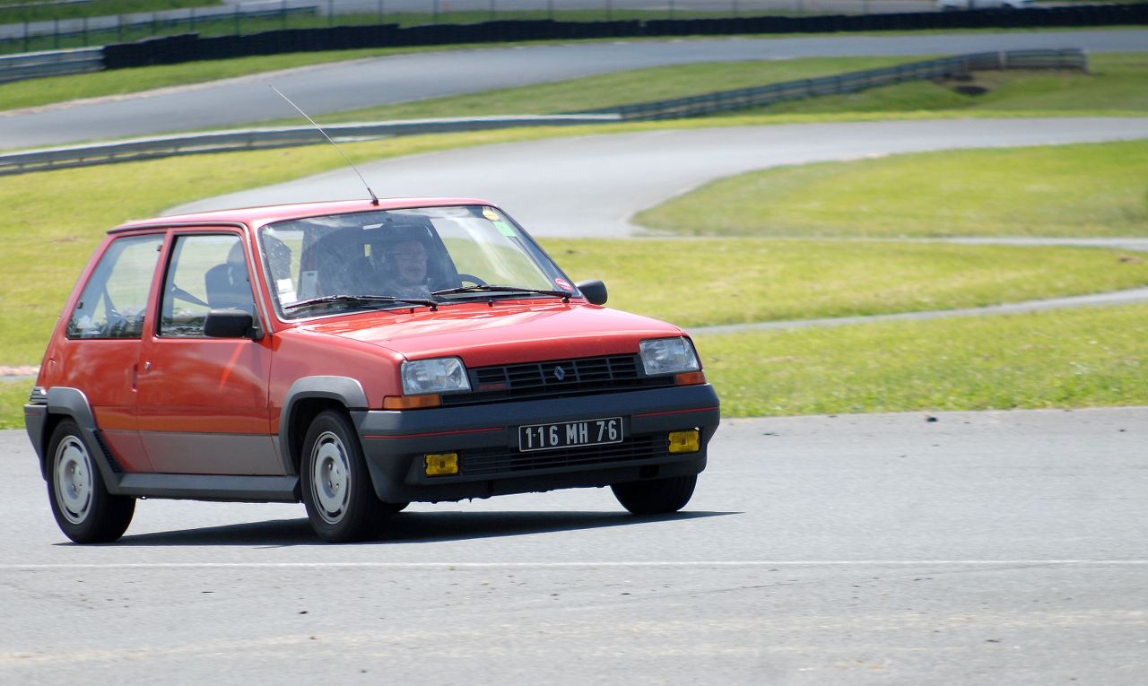 Les 30 ans de la Super 5 GT Turbo à La Châtre Bv18qk