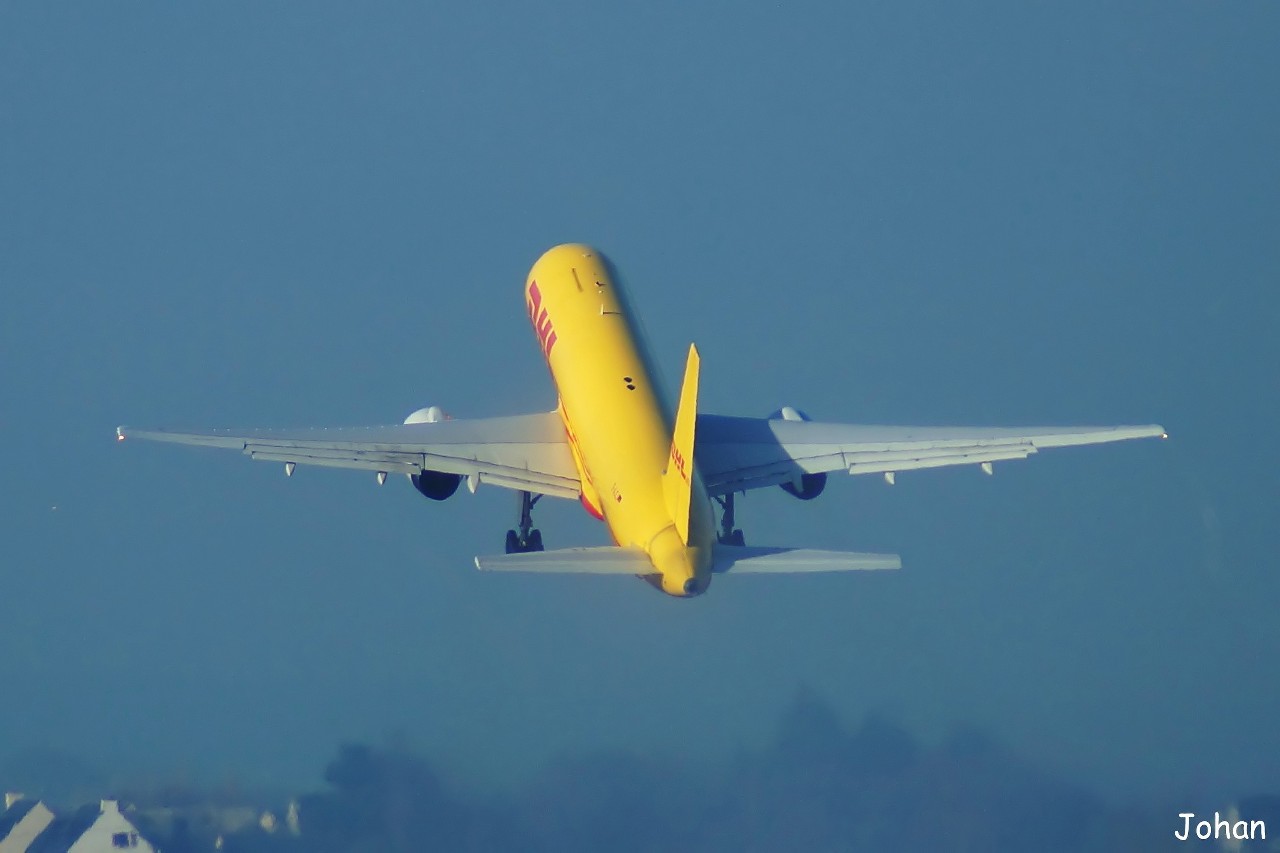 Boeing 757-23APF DHL D-ALEJ + Divers le 16.12.2014 - Page 3 W7oCDG