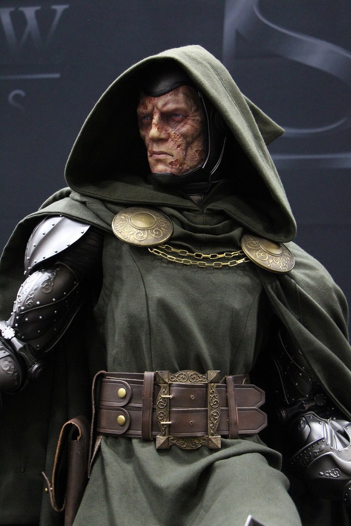 DR DOOM Legendary scale figure - Page 6 KuZuAd