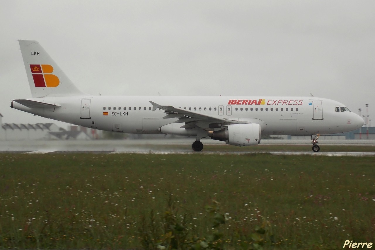 lfrs - Nantes Atlantique LFRS / NTE: Mai 2015 HrxzHS