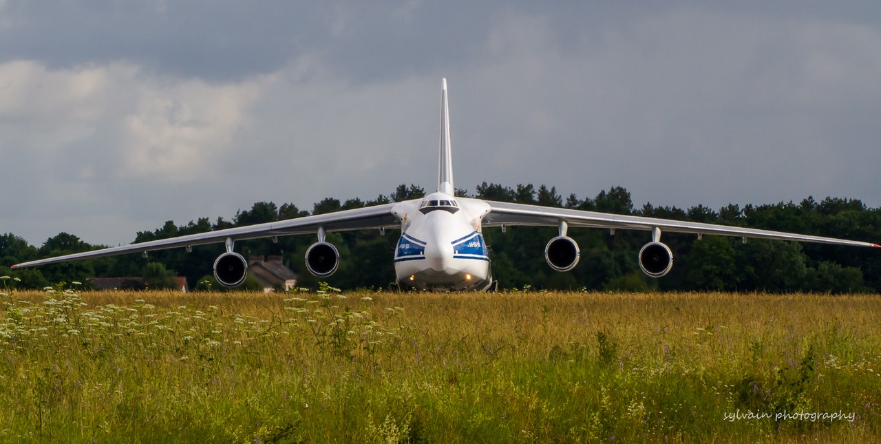  [15/06/2016] Antonov An124 (RA-82081) Volga-Dnepr Airlines   RXUg7y