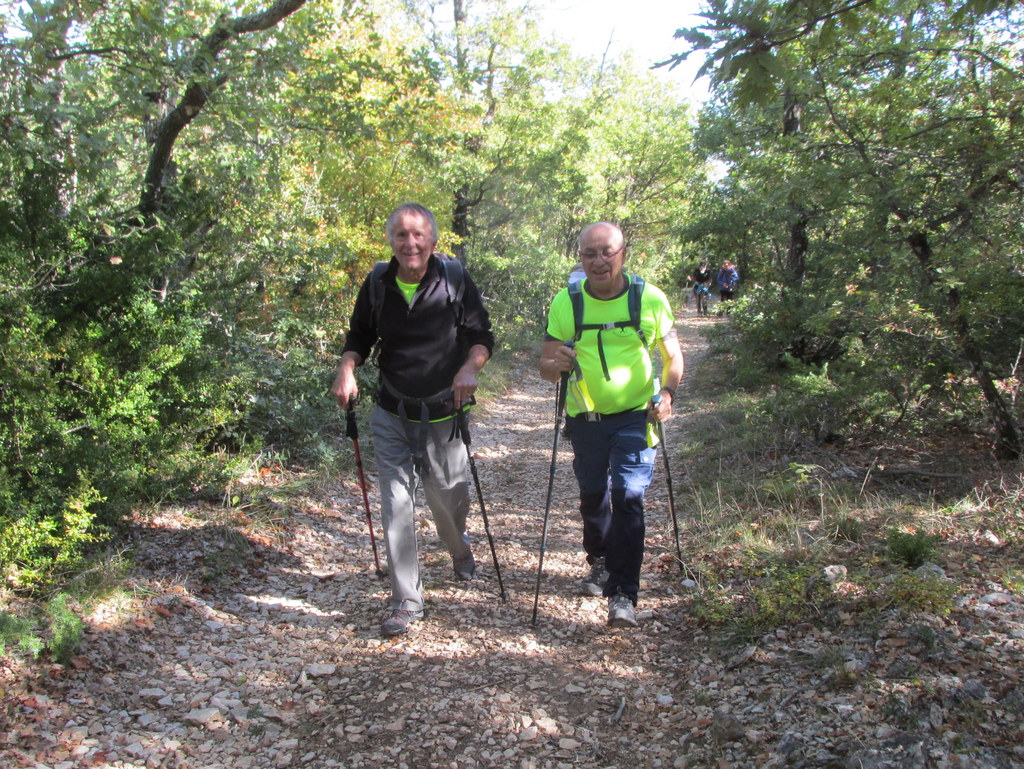 ( Jean-Marie et Gérard) Vitrolles en Luberon - Jeudi 6 octobre 2022 P2gK69