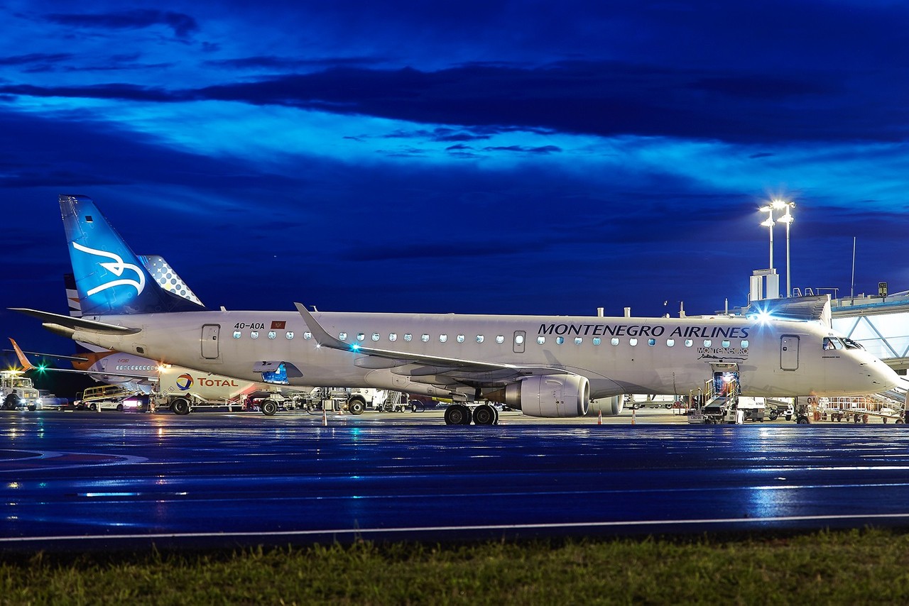 [16/09/2017] Embraer195 (4O-AOA) Montenegro Airlines FjG9PE