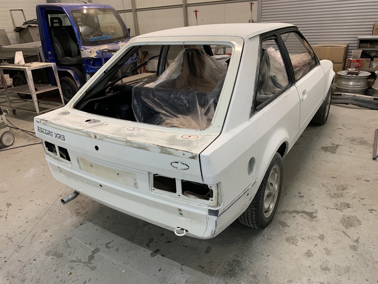 Et une de plus, Escort XR3 4V de 1981 GkdXVS