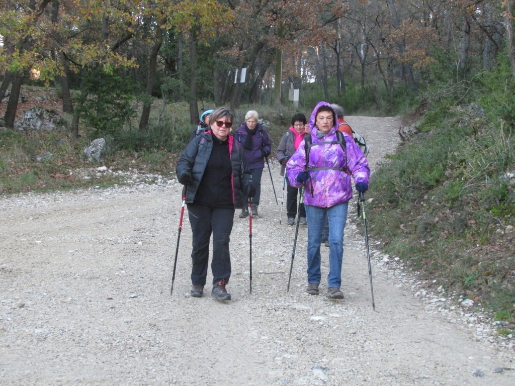 La Roque d'Anthéron - Jeudi 12 décembre 2019 - Groupe J.M et Gérard  LgI4sj