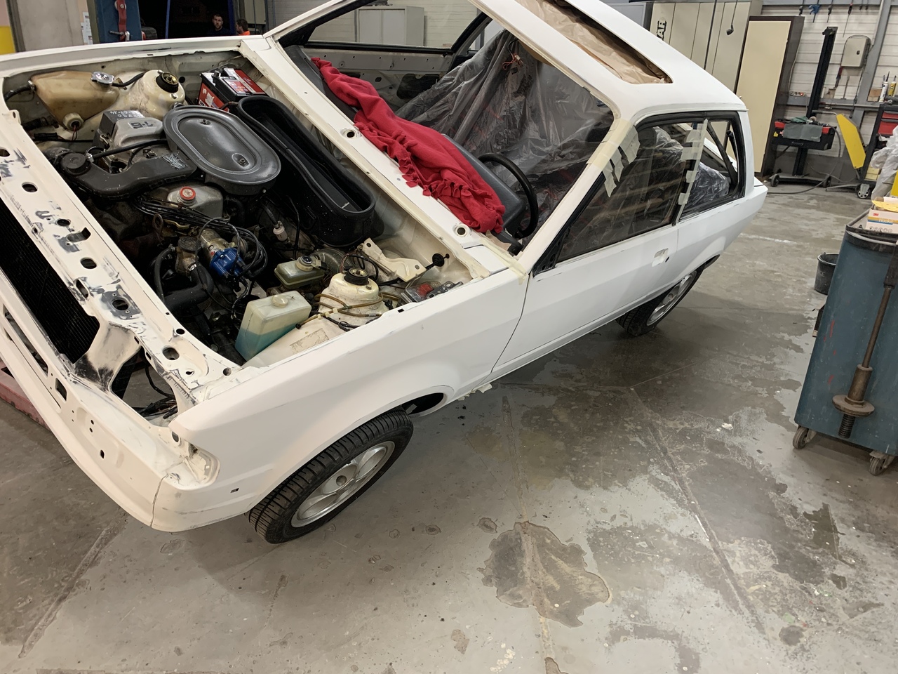 Et une de plus, Escort XR3 4V de 1981 RqWJld