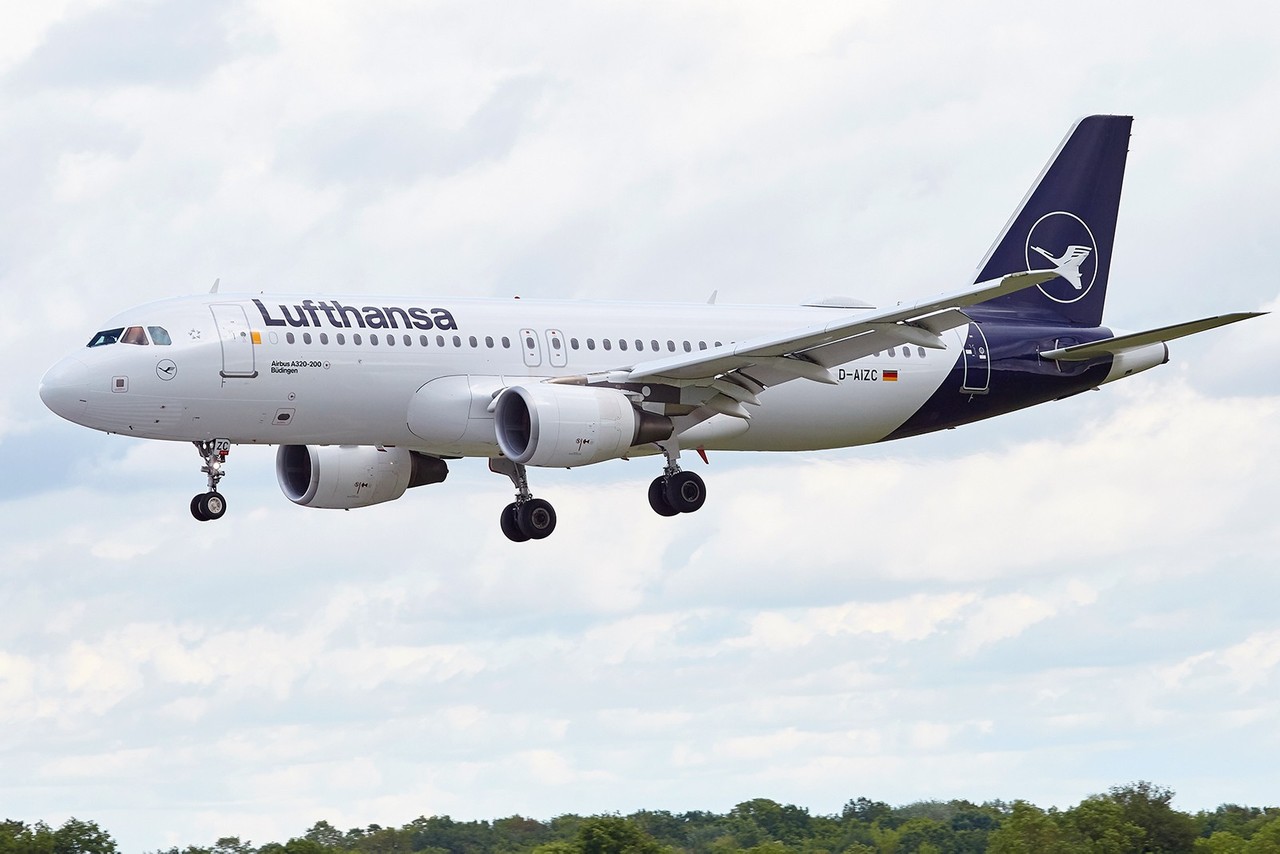 [14/05/2018]A320 (D-AIZC) Lufthansa "nouvelles couleurs" AfSATX