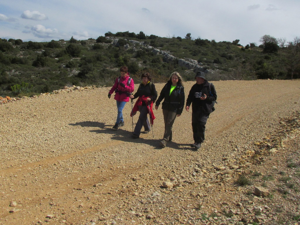 Randonnées des 3 clubs à Pichauris - Circuit bleu - Samedi 9 avril 2016 GR9HK4