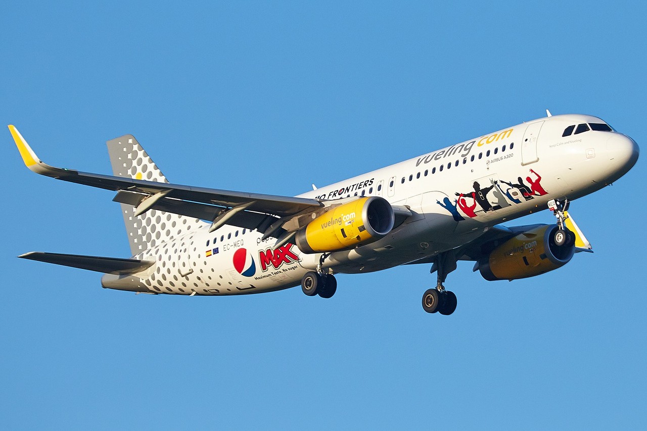 [07/05/2016] A320 (EC-MEQ) Vueling 'Pepsi Max' c/s UmZyX3