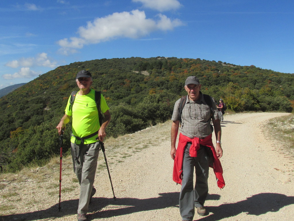 ( Jean-Marie et Gérard) Vitrolles en Luberon - Jeudi 6 octobre 2022 O0bmcJ