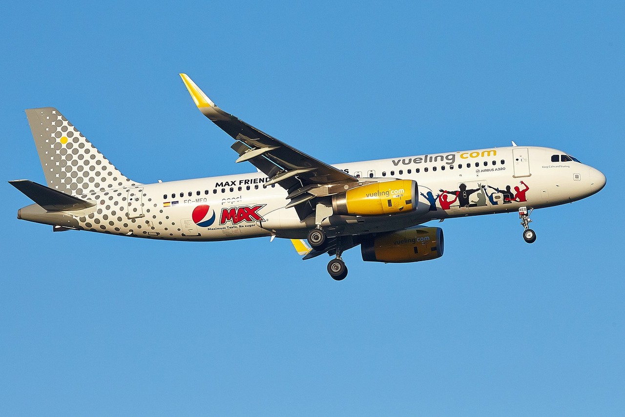 [07/05/2016] A320 (EC-MEQ) Vueling 'Pepsi Max' c/s Hpors8