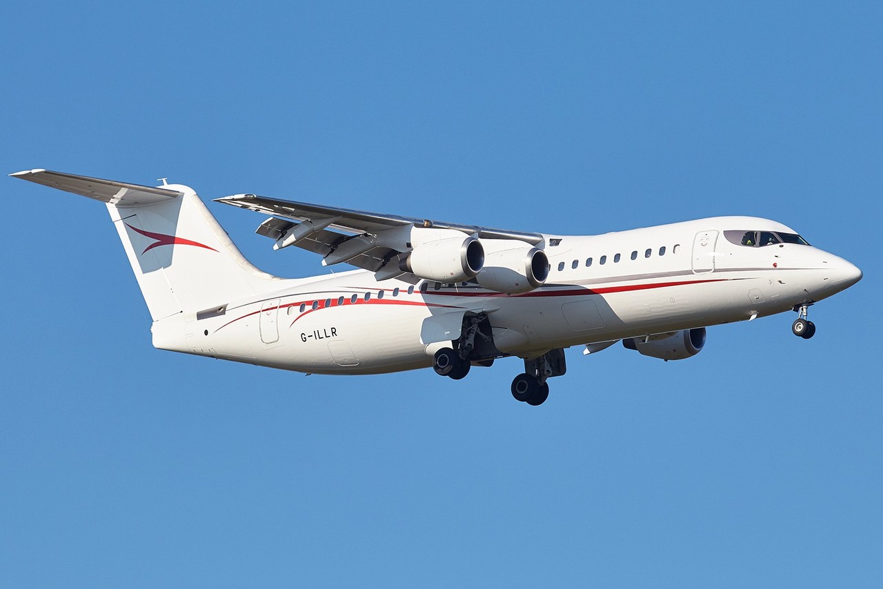 [25/02/2018] Bae Avro RJ100 (G-ILLR) Cello Aviation JQfUx1