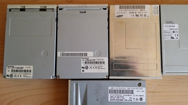 [VDS] vieux matériel : lot de disques durs IDE, tour PC... PUqOWW