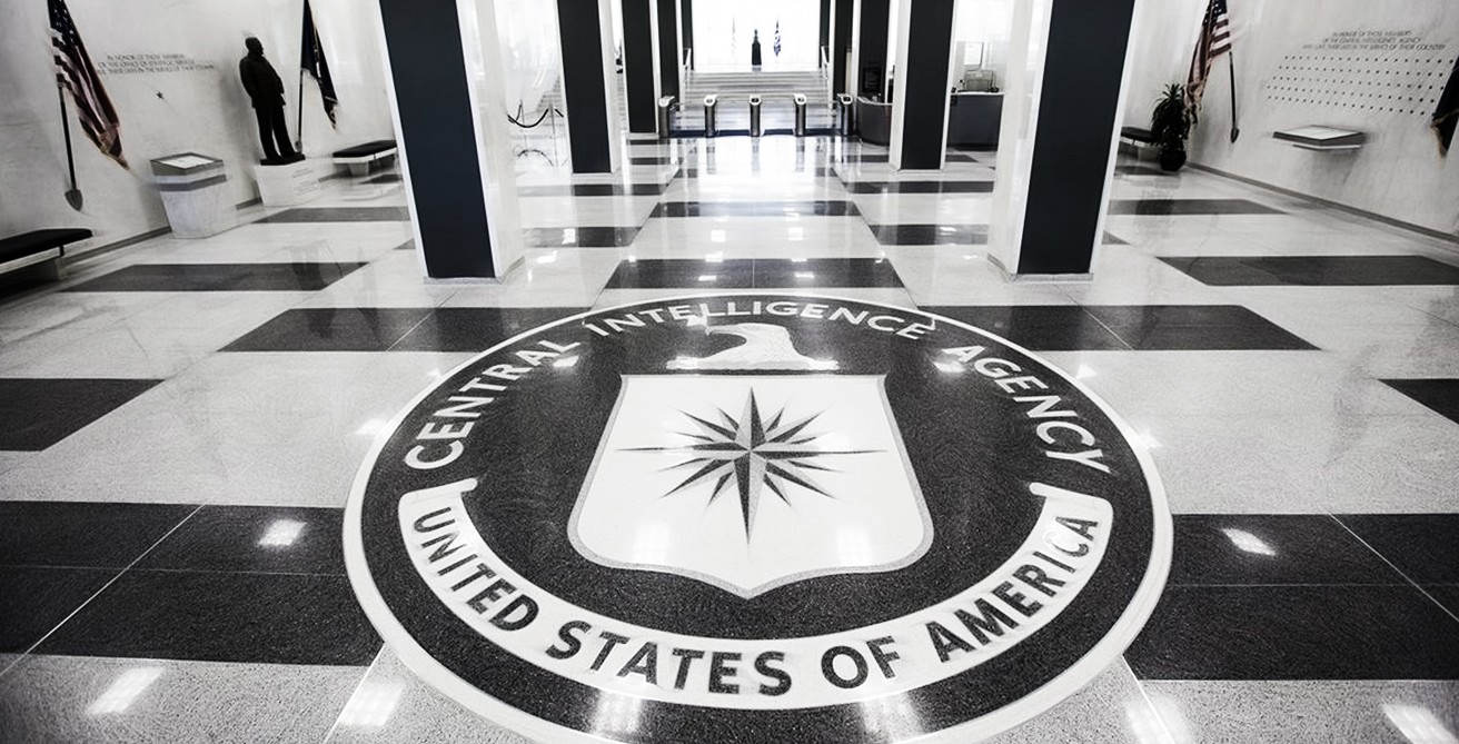 Ex-CIA Official Says Obama Doesn’t Follow Through on Promises Out of Fear of CIA & NSA 58Qgby