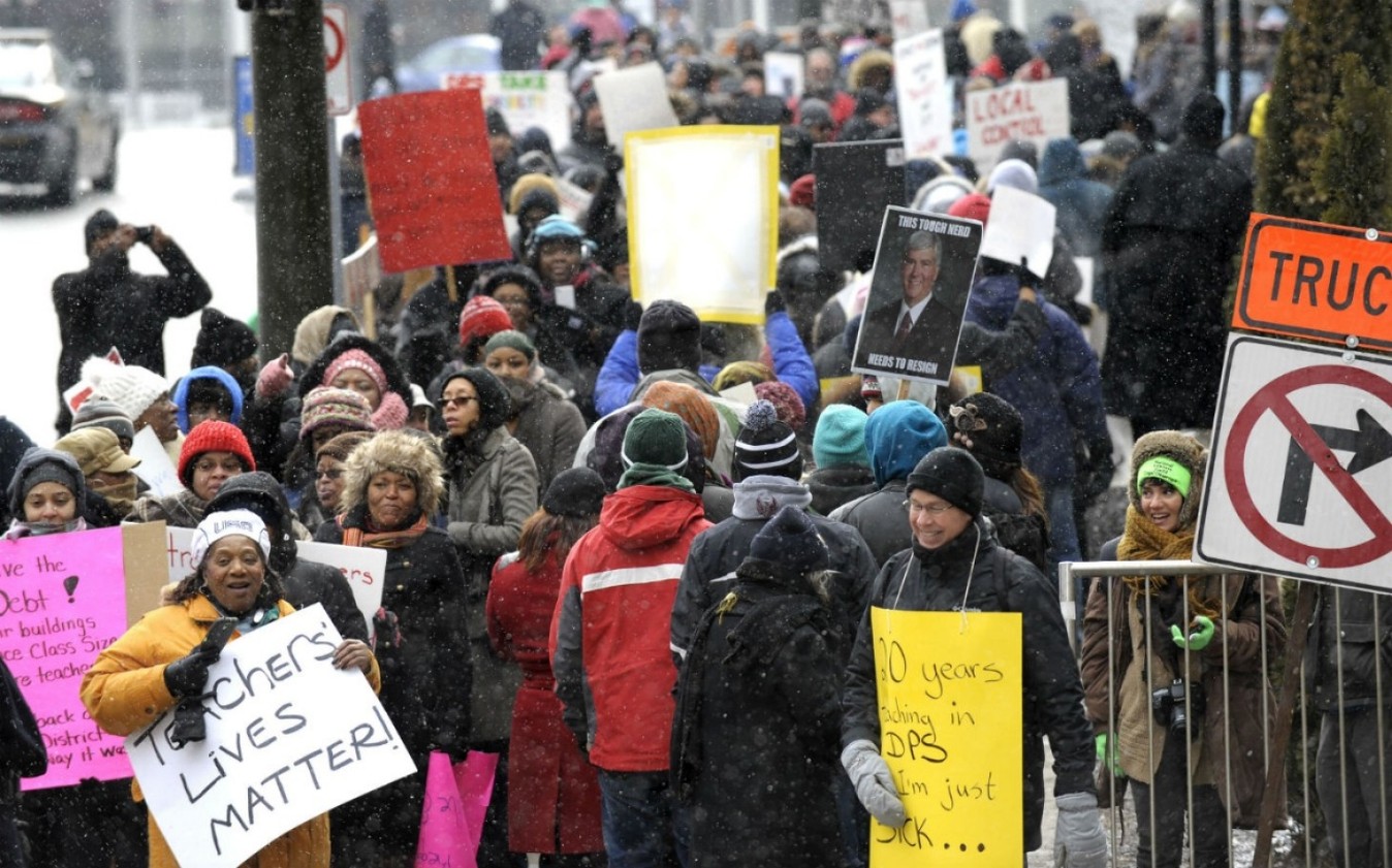 Parasitic Detroit teachers protest hearing that could put an end to sickouts QRuT57