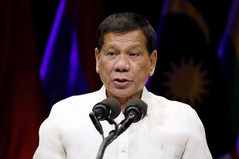 Philippines' mass-murderer Duterte asks head of human rights agency: 'Are you a pedophile?' XzFmBO