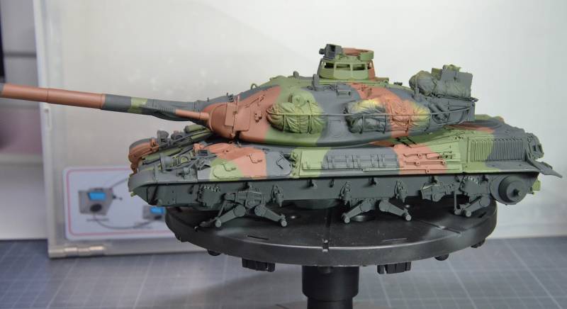 AMX-30B au 1/35 de chez MENG - Page 2 YmioYv