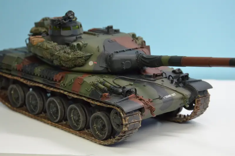 AMX-30B au 1/35 de chez MENG - Page 2 YeQvUU