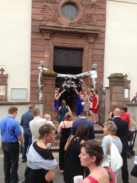  Ici en 50 photos le bonheur de Marie et Arnaud  unis par les liens sacrés du mariage à Batzendorf du 1.08.2015 4XXpIR