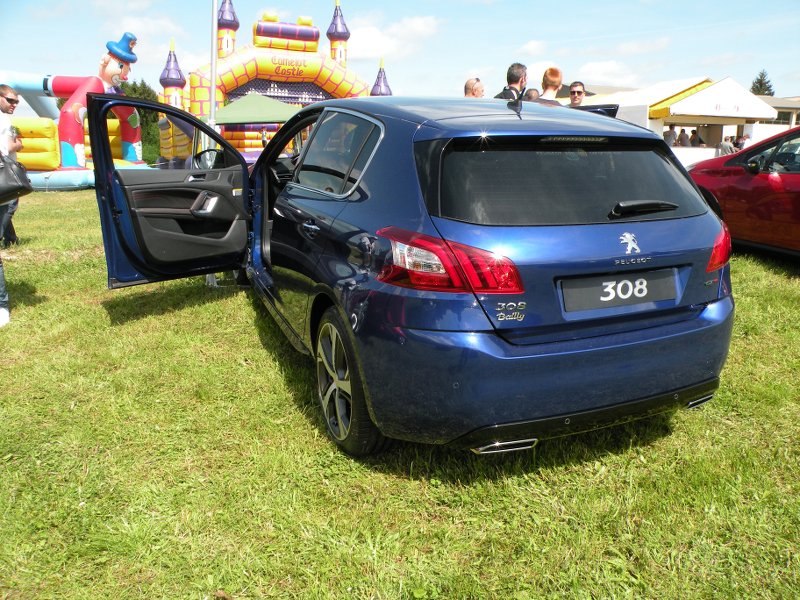 Ici les photos du 6ème Salon Autos à Lemberg du 10.05.2015 ( 2e série de tofs ) BbBhvJ