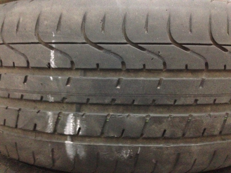 desgaste lateral dos pneus dianteiros (W204) CnVgqe