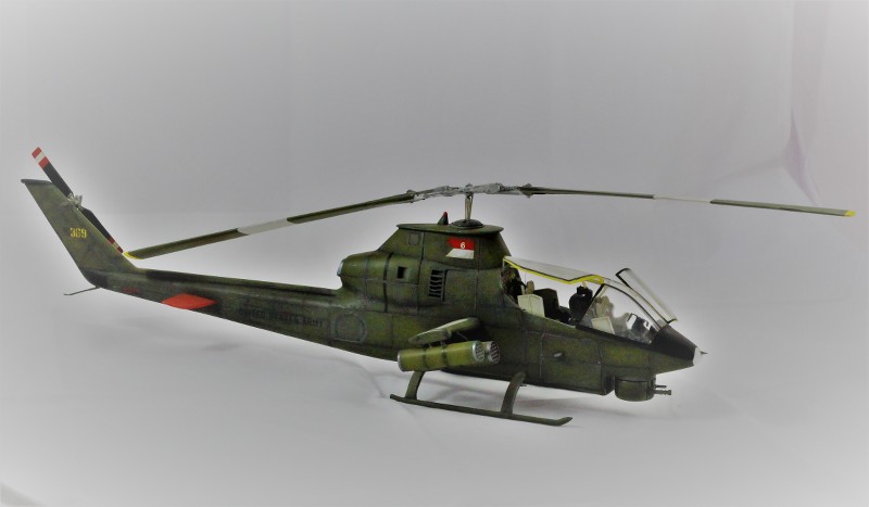 AH-1G COBRA 1/32 ZkLlHR