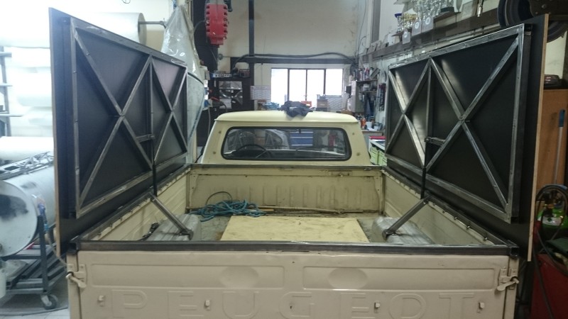 Modification d'une 504 pickup. 271KK1