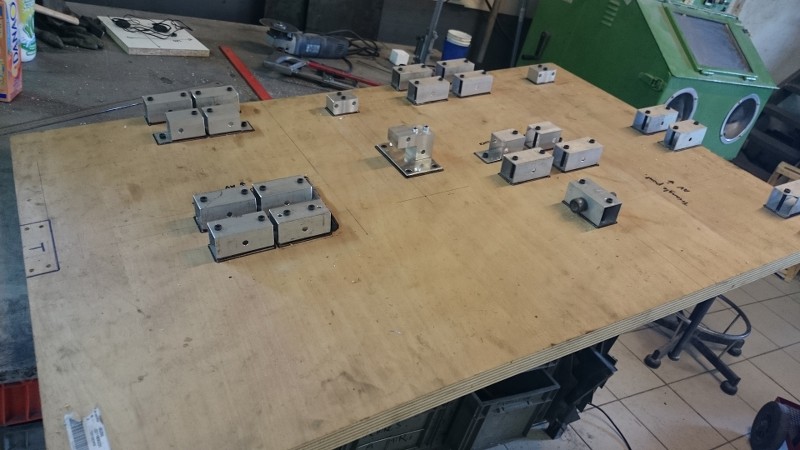 Fabrication de gabarits de trains roulants de Ginetta G4 HpEUoj