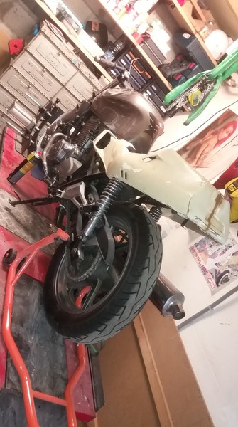 Projet hivernal, CB 500 piste replica racer On8LoO