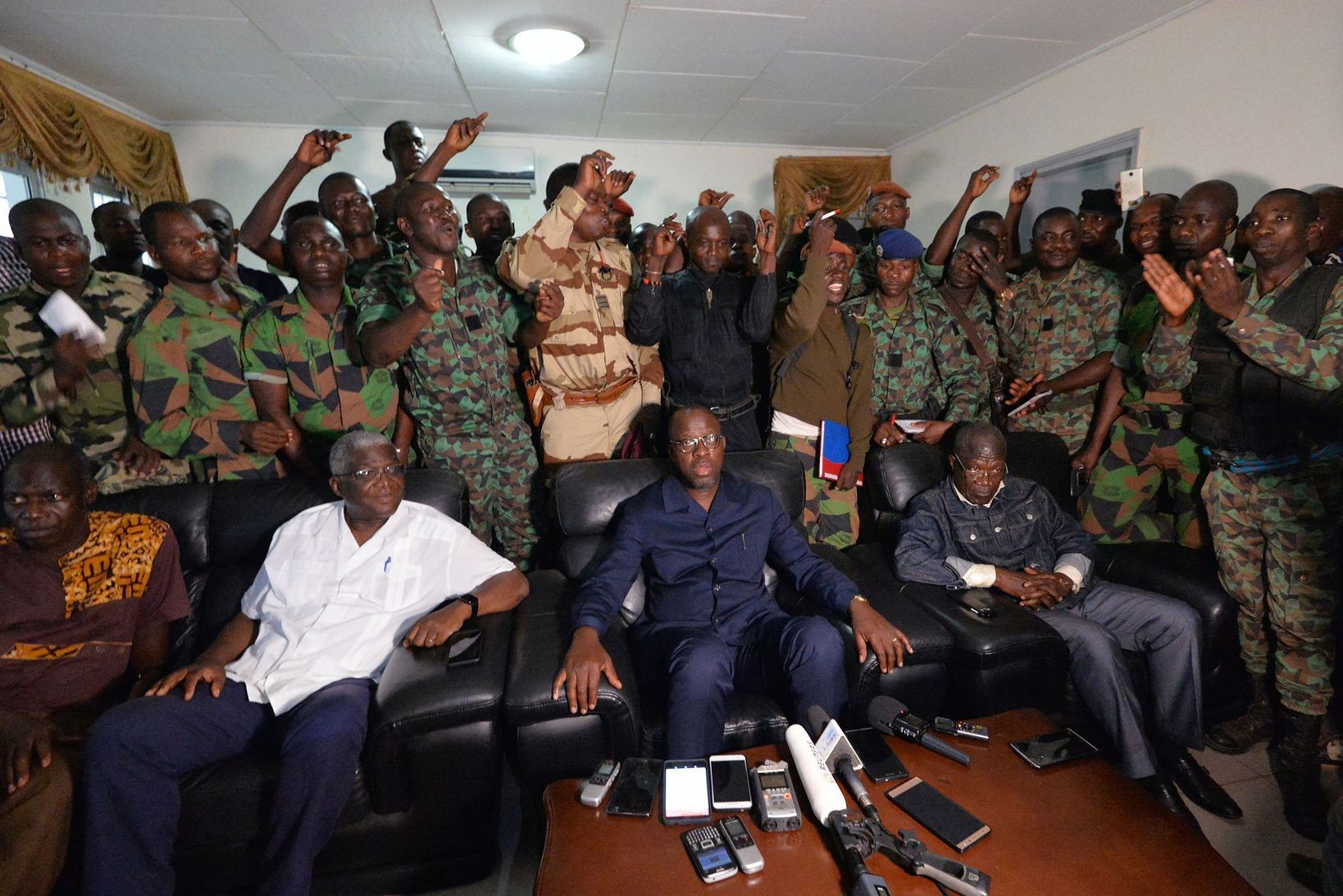 Ivory Coast President Gets Deal to End Soldier Mutiny 6VnpYR