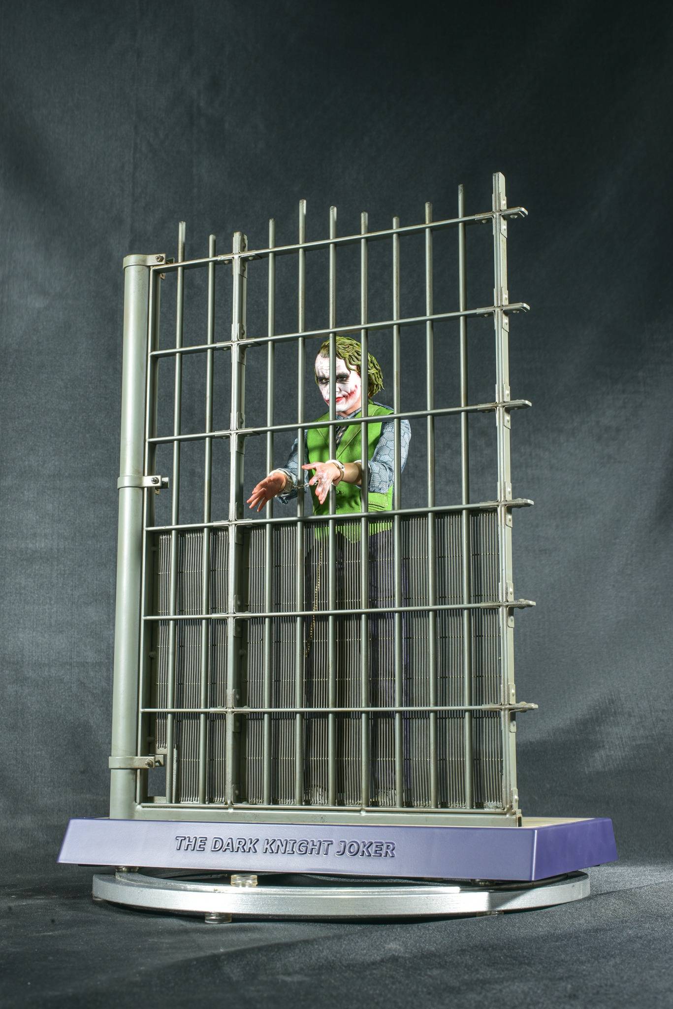 The Dark Knight : Joker (Heath Ledger)  - Page 3 UQcGDM