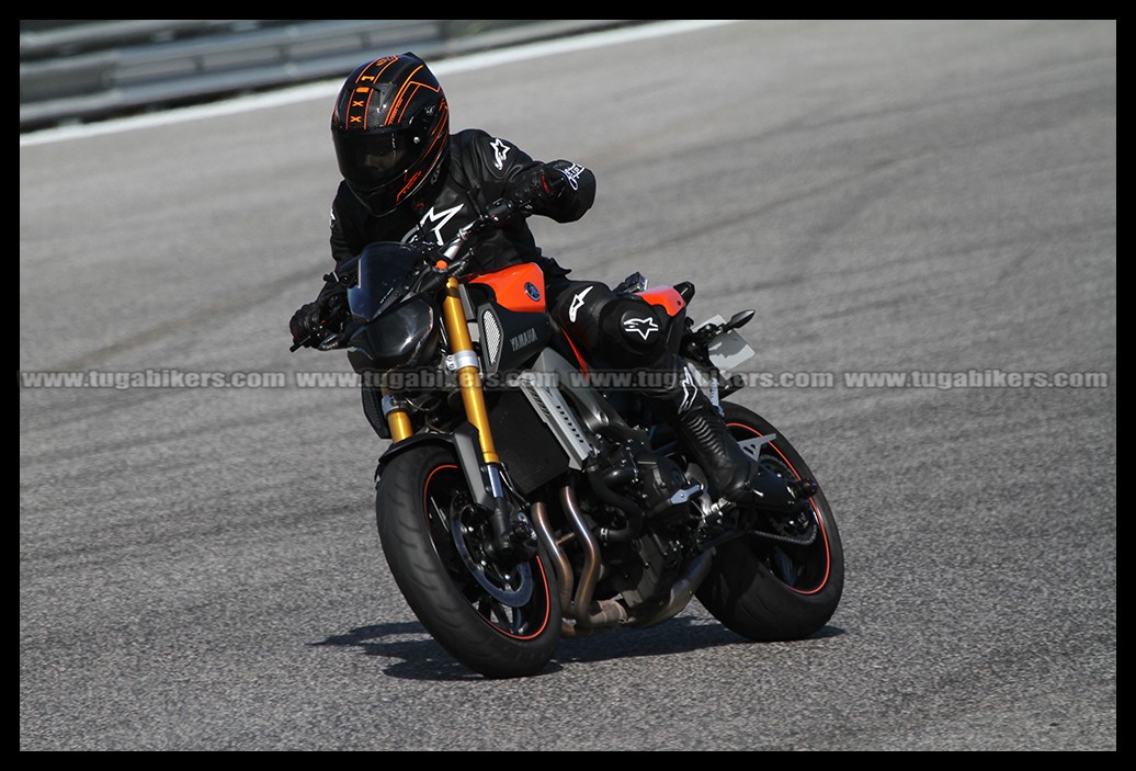 Track Day Motoval 25 e 26 Outubro 2014 Circuito do Estoril  - Pgina 5 JnRbUa